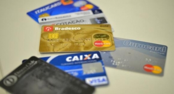 BC limita tarifa de uso do cartão de débito para reduzir custos no comércio